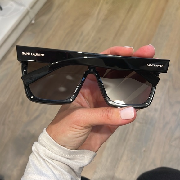 YVES SAINT LAURENT SUNGLASSES BRAND NEW - Picture 7 of 7